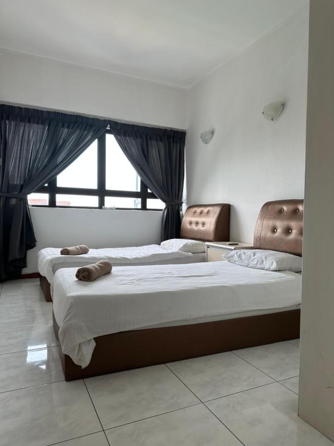 Beach Resort 7 Home Stay Sri Sayang Apartment Batu Ferringhi 3Bedroom Buitenkant foto