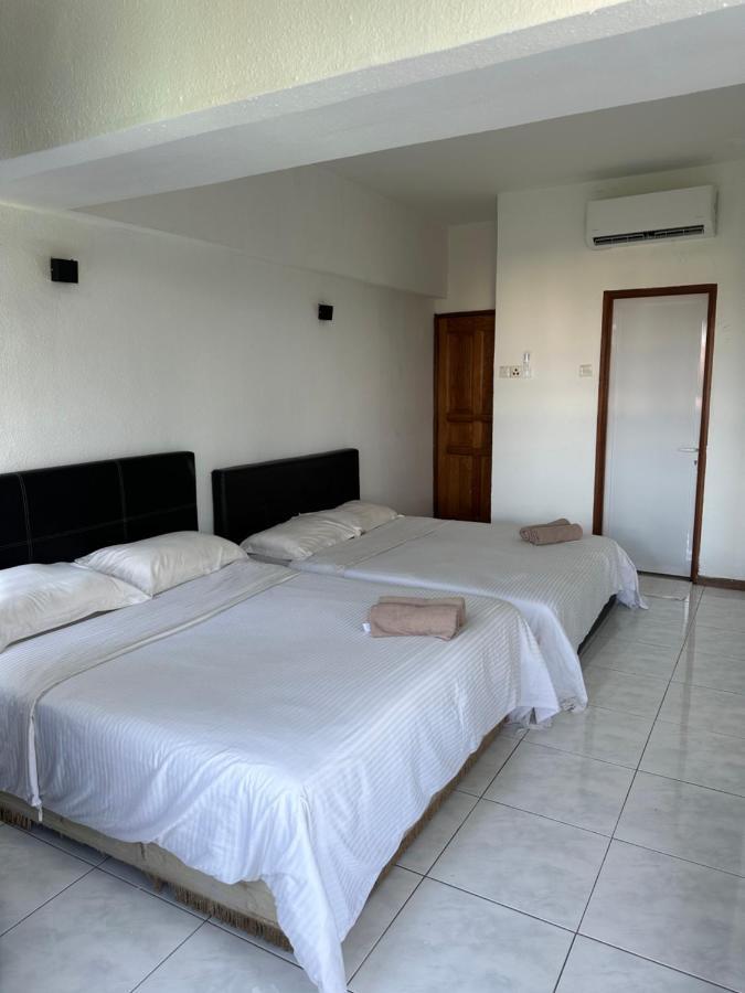 Beach Resort 7 Home Stay Sri Sayang Apartment Batu Ferringhi 3Bedroom Buitenkant foto